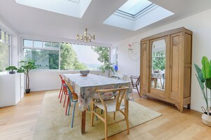 Villa Classique, balcon, vue jardin | Coin séjour