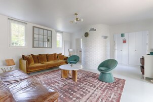 Villa Classique, balcon, vue jardin | Coin séjour