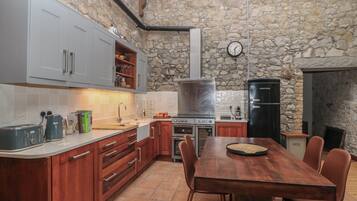 Dishwasher, cookware/dishes/utensils