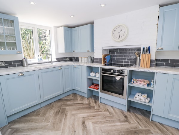 Ferienhaus | Eigene Küche | Geschirrspüler, Kochgeschirr/Geschirr/Besteck