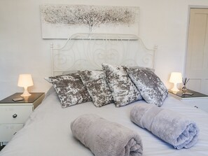 Cottage | 4 bedrooms, individually decorated, individually furnished, free WiFi