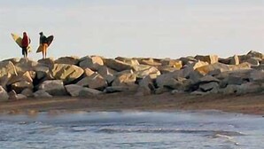 A rocky shoreline with waves crashing onto the beach. - Hotel Compostela (Necochea)