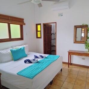 3 bedrooms, in-room safe, desk, travel crib