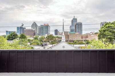 Skyline Loft - Downtown Rooftop with Skyline View!