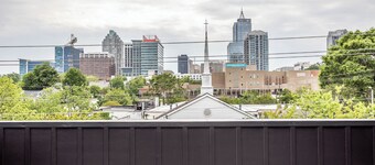 Skyline Loft - Downtown Rooftop with Skyline View!
