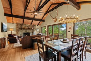 Dining - Just renovated cabin with firepit, pool table, 2 porches, & 3 mins to lift (Beech Mountain)