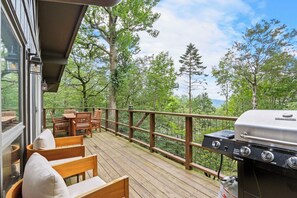 Outdoor dining - Just renovated cabin with firepit, pool table, 2 porches, & 3 mins to lift (Beech Mountain)
