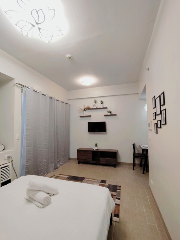 Room, 1 Bedroom, Balcony
