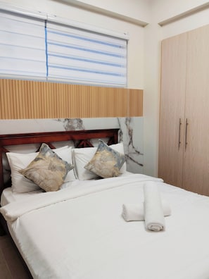 Room, 1 Bedroom, Balcony
