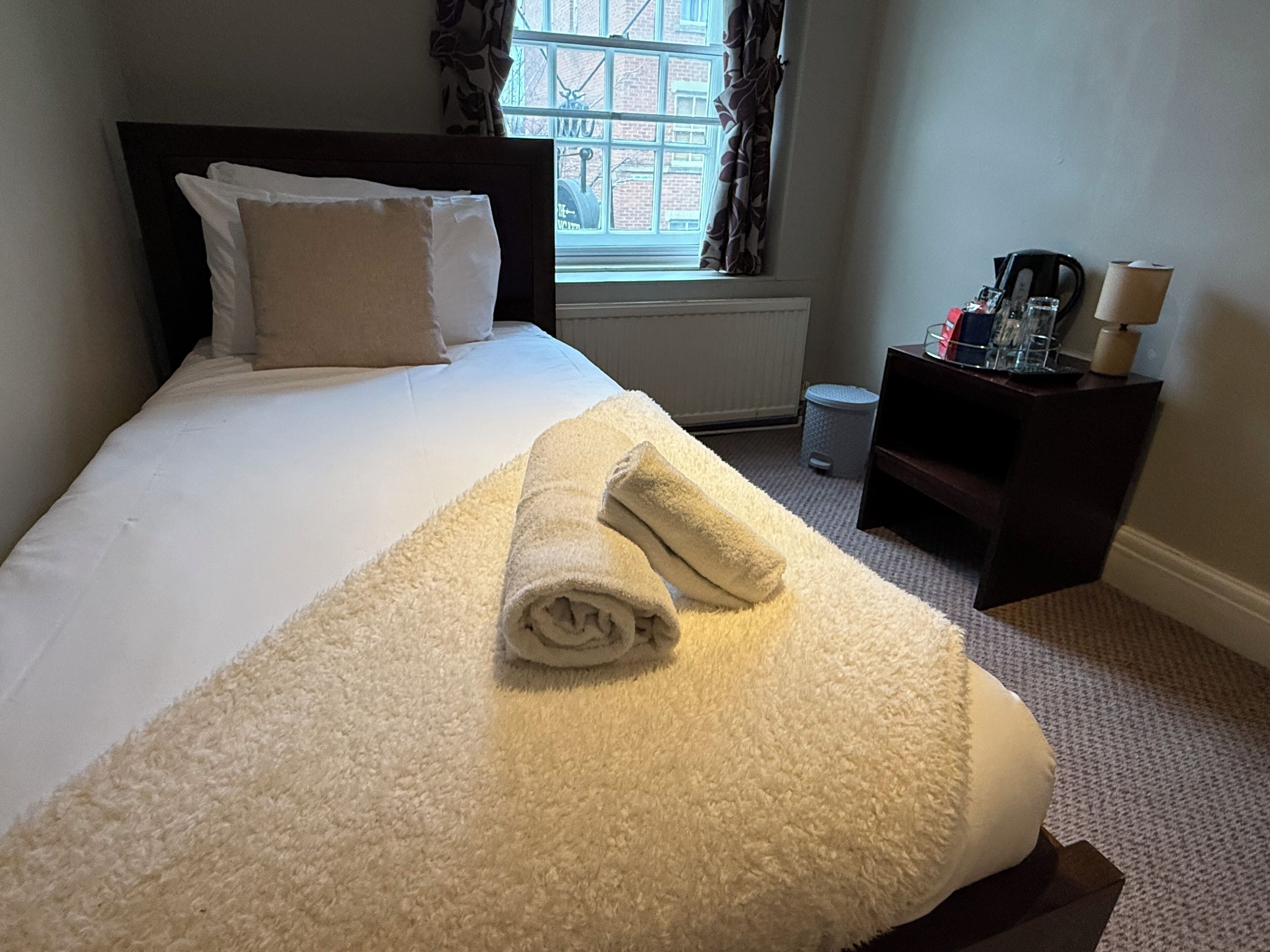 Enkeltrom – standard, privat bad | Individuelt dekorert, individuelt innredet og skrivebord