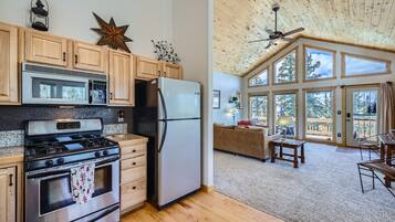 Refrigerador, microondas, horno y lavavajillas