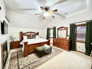 3 bedrooms, desk, iron/ironing board, WiFi