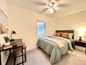 3 habitaciones, escritorio, tabla de planchar con plancha y wifi