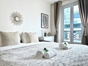 Standard-huoneisto, näköala pihalle | Oleskelualue | 80–senttinen äly-TV, jossa digitaalikanavat