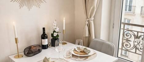 Standard Apartment, Courtyard View | Living area