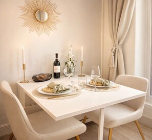 Standard Apartment, Courtyard View | Living area | 80-cm Smart TV with digital channels - 1565 Pétion (Paris)