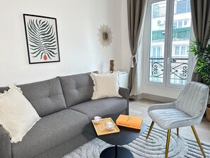 Standard Apartment, Courtyard View | Living area - 1565 Pétion (Paris)