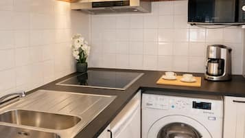 Standard Apartment, Courtyard View | Private kitchen | Espresso maker, electric kettle, toaster, freezer