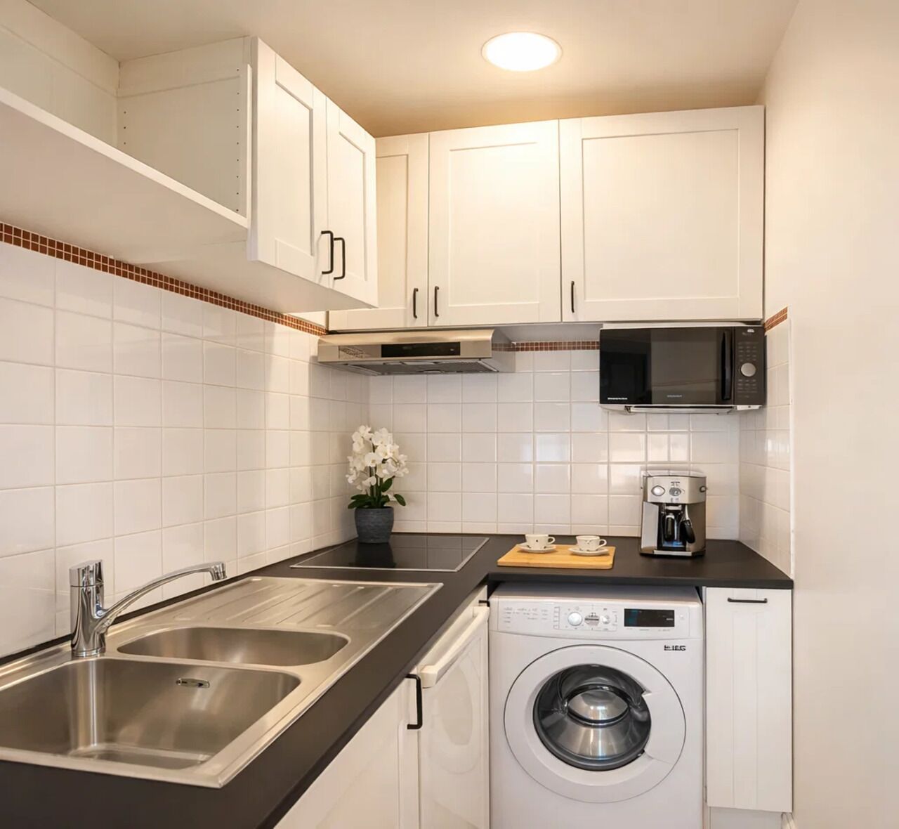 Standard Apartment, Courtyard View | Private kitchen | Espresso maker, electric kettle, toaster, freezer