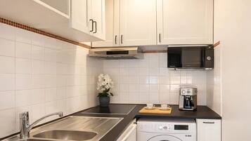 Standard Apartment, Courtyard View | Private kitchen | Espresso maker, electric kettle, toaster, freezer