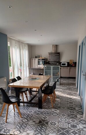Dining - BRITTANY Duplex in wind-sheltered valley near the sea pets welcome (Plouezoc'h)