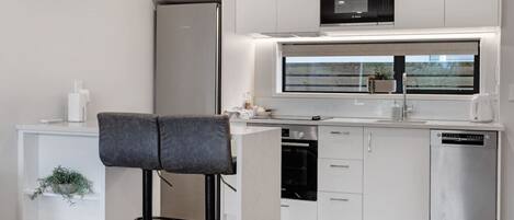 Frigorífic, microones, forn i placa de cuina