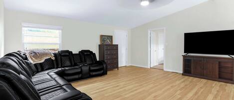 House, Multiple Beds, Kitchen, Garden View (Southern Comfort) | Living area | 42-inch flat-screen TV with digital channels