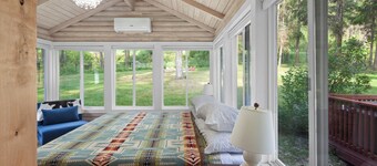 6-bed, 5-bath cabin with majestic view of Flathead Lake with AC - sleeps 20