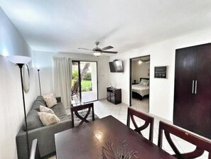 2 عدّة غرف نوم وسرير سفر وواي فاي وملاءات أسرّة