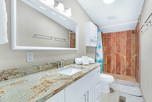 Boblebadekar, hårtørrer, håndklæder