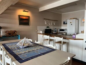 Dining - Cozy Beach Front Relaxation in Namibia (Langstrand)