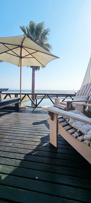 Terrace/patio - Cozy Beach Front Relaxation in Namibia (Langstrand)