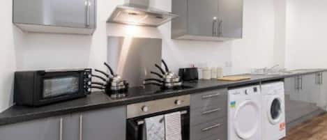 Four Ă micro-ondes, un four, surface de cuisson
