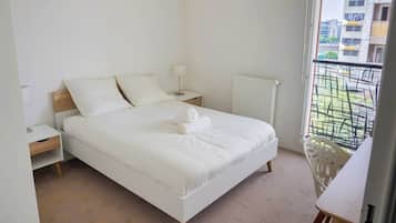 3 habitaciones, tabla de planchar con plancha, wifi y ropa de cama