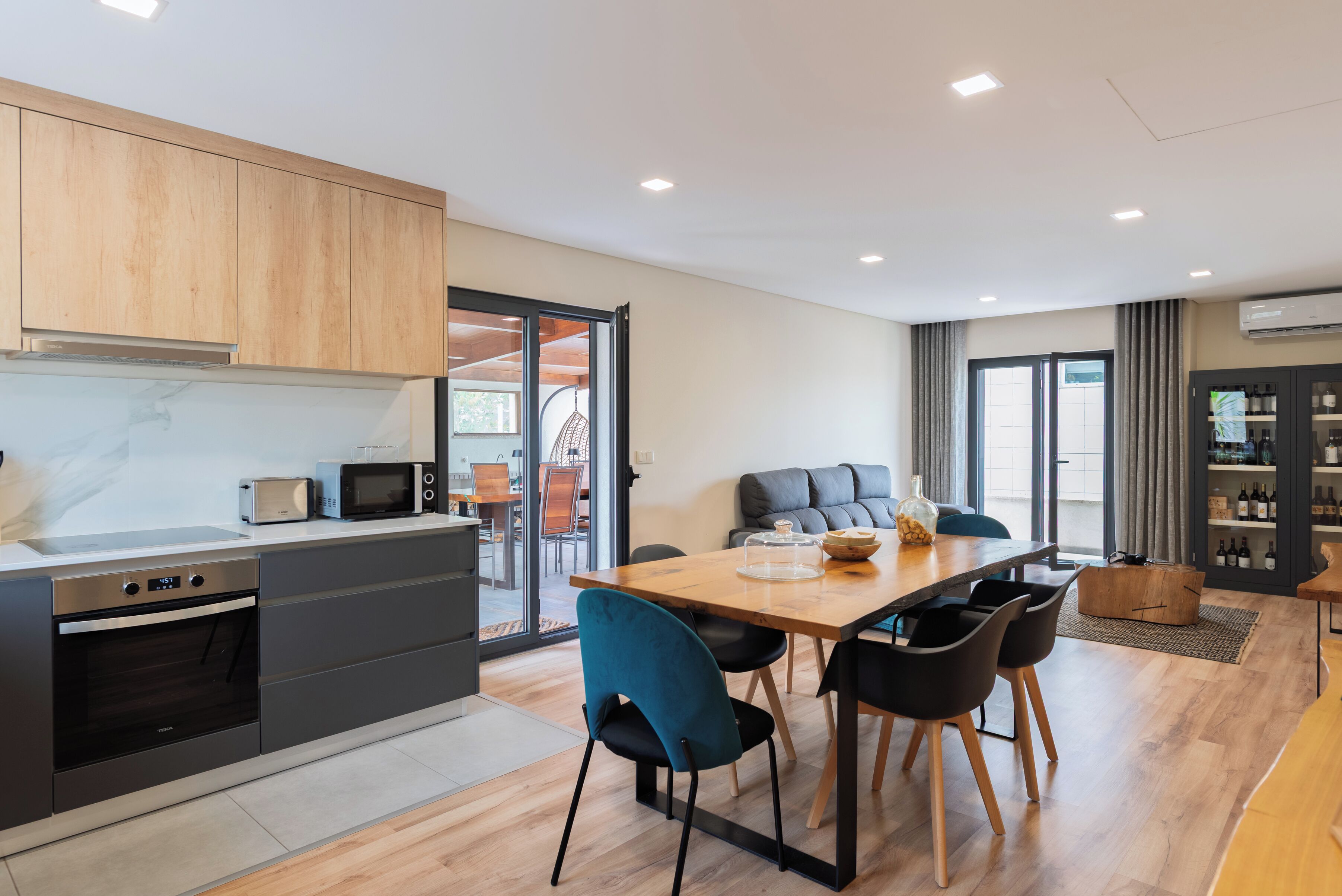 Apartment, River View | Dining room