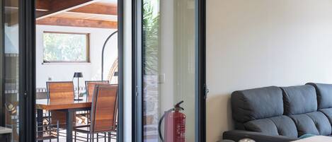 아파트, 강 전망 | 테라스/파티오