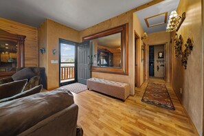 Living area - Mountain Views in Bison Ridge (Show Low)