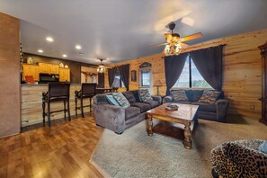 Living area - Mountain Views in Bison Ridge (Show Low)