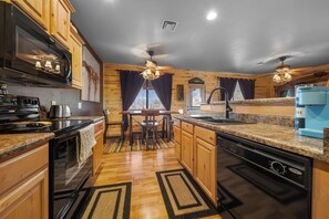 Private kitchen - Mountain Views in Bison Ridge (Show Low)