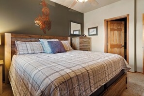 2 soverom, strykejern/-brett, internettilgang og sengetøy