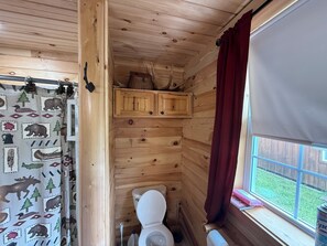 Toallas, jabón, papel de baño 