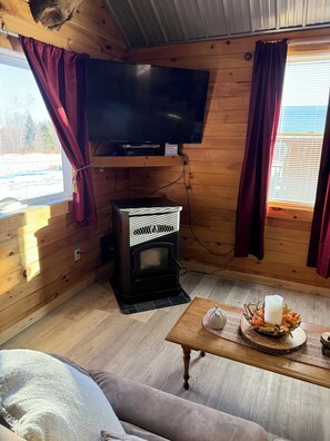 Una Smart TV, un reproductor estéreo