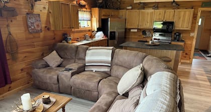 Sportsman's Paradise Katadhin Area Cabin Sleeps 10-15 Four Season