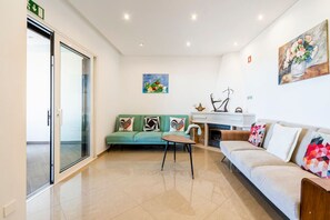 Smart TV, table tennis, books