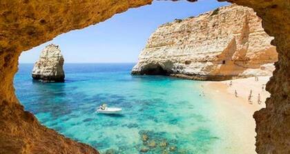 Wonderful Ocean View Beach Apartment