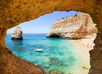 Wonderful Ocean View Beach Apartment