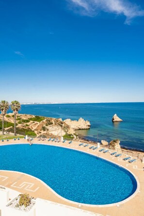 Pool - Fabulous frontline Ocean View Apt - 4 Bdrms (Lagos)