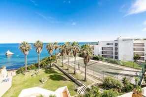 Sports court - Fabulous frontline Ocean View Apt - 4 Bdrms (Lagos)