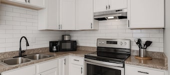 Detroit 4BR Home Bathtub & Pet Friendly Stay