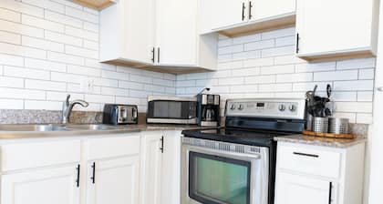 Family-friendly 4BR Detroit Home: Wifi & Parking